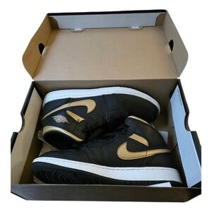Big Kid's Black/Gold Air Jordan Bundle